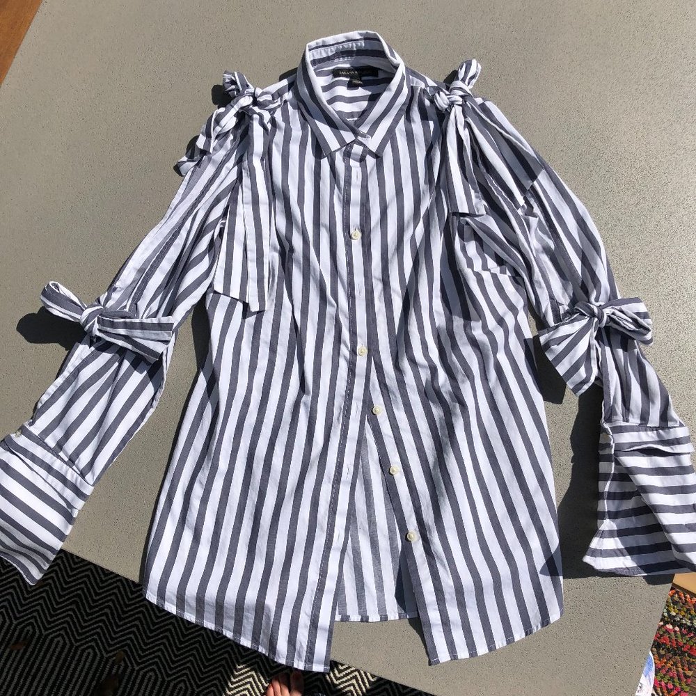 Wow! Stunning one-of-a-kind Banana Republic blouse!